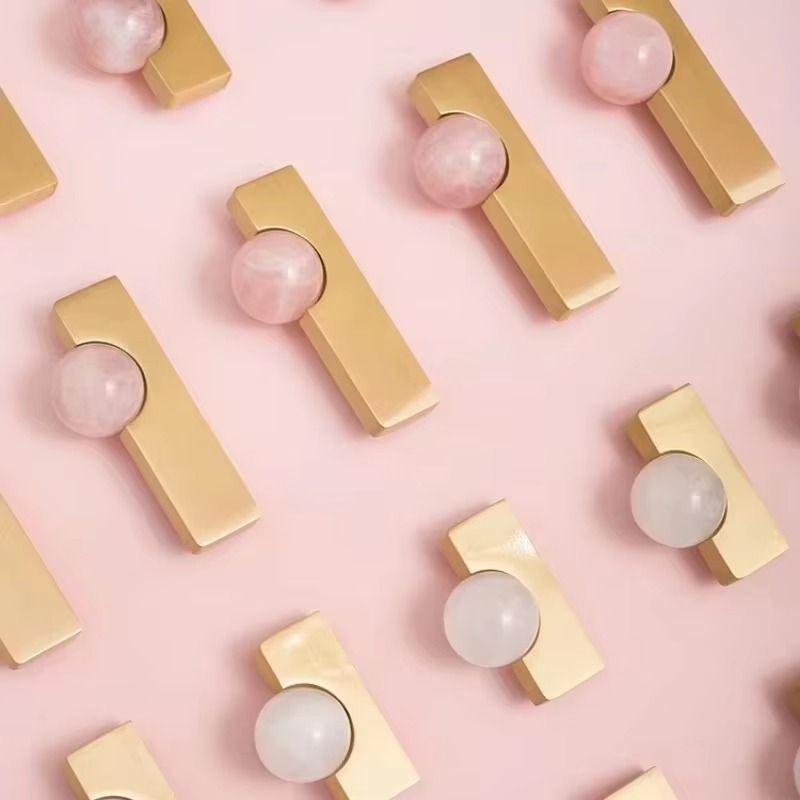 Furniture Hardware Drop Pulls - ลูกบอลคริสตัลสีขาว + มือจับเฟอร์นิเจอร์ทองเหลือง ลูกบิดตู้ครัว มือจับลิ้นชักตู้ ฮาร์ดแวร์ตู้เสื้อผ้า